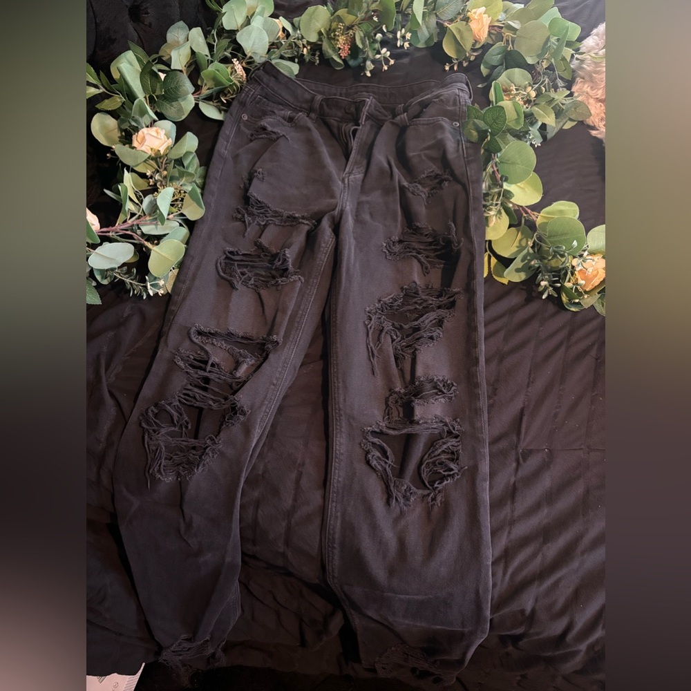 Black capri pants